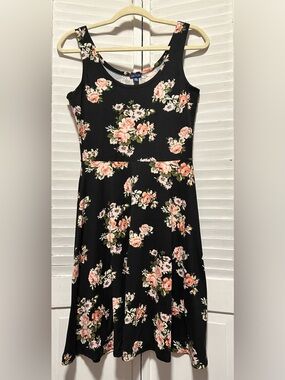 UK2LA juniors size small floral sleeveless summer dress